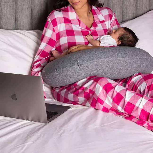 Nest_iwannasleep_almofada_de_amamentacao_webp-edited As 7 Ferramentas Que Realmente Salvam a Vida de Quem Amamenta (e Como Evitar as Gambiarras Que Todo Mundo Indica)